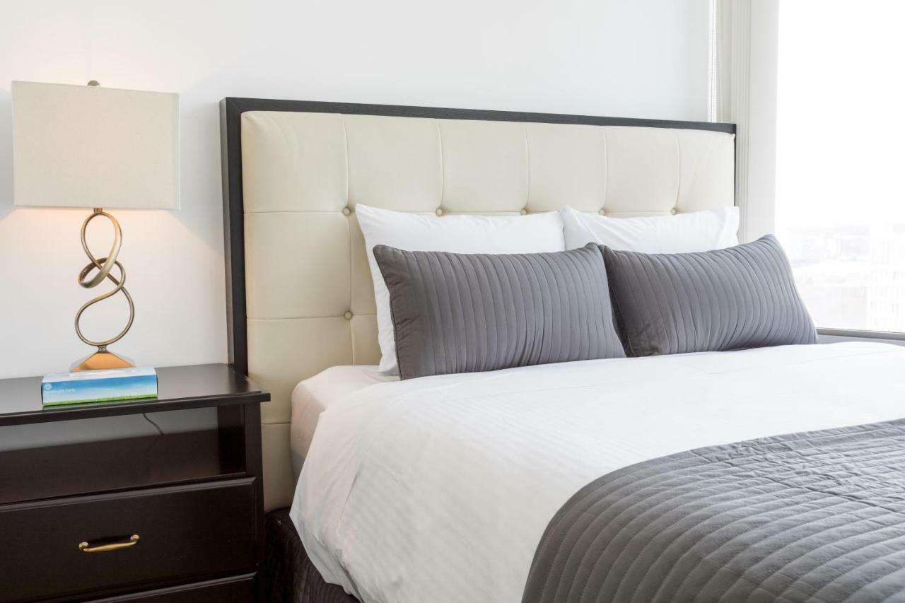 Altitude Suites Bay Street - Holiday Bonus - Free Parking Toronto Exterior photo