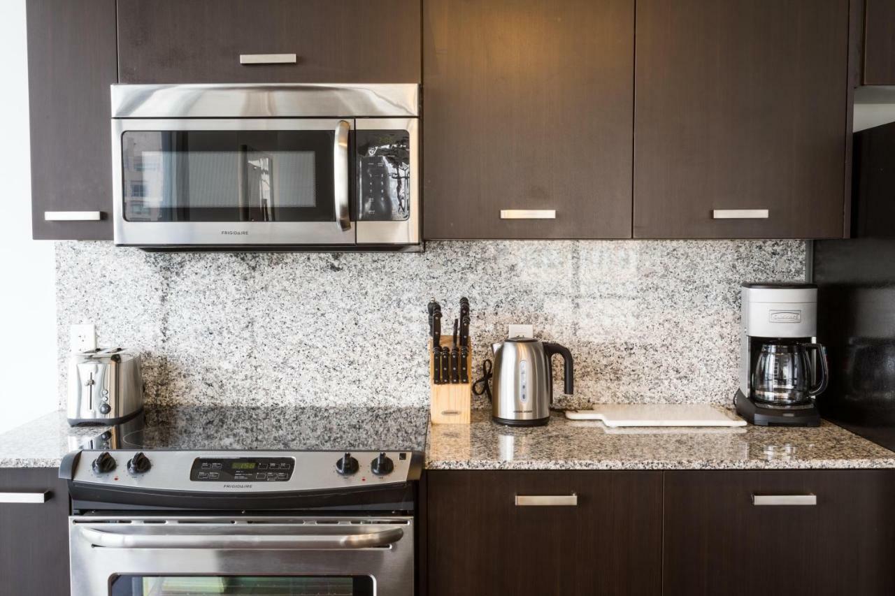 Altitude Suites Bay Street - Holiday Bonus - Free Parking Toronto Exterior photo